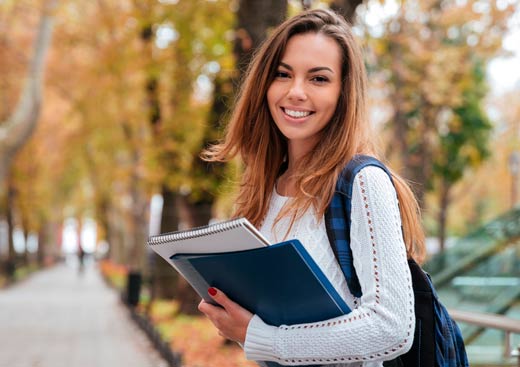 estudiante-prisiones-sonriendo